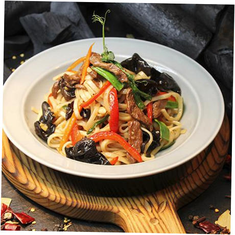 WOK ЛАПША С ТЕЛЯТИНОЙ И ЗЕЛЕНЫМ ЛУКОМ