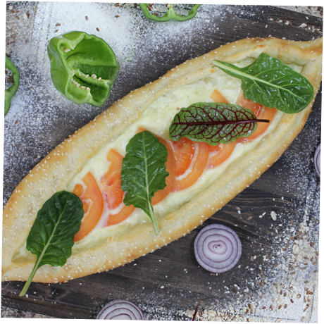 ТУРЕЦКАЯ ПИЦЦА С СЫРОМ И ТОМАТАМИ